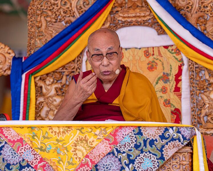 File:Dalai Lama teaching Leh Tenzin Choejor.jpg