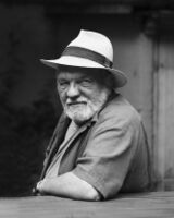 Dowman Keith Nyílegyenes.jpg