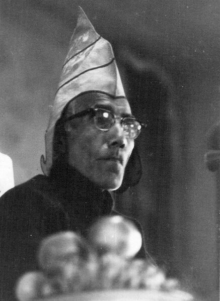 File:Khunu Lama hat.jpg