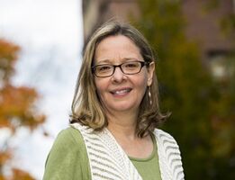 Mrozik Suzanne Mount Holyoke.jpg