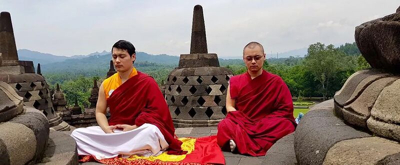 File:Tibetans in Meditation.jpg
